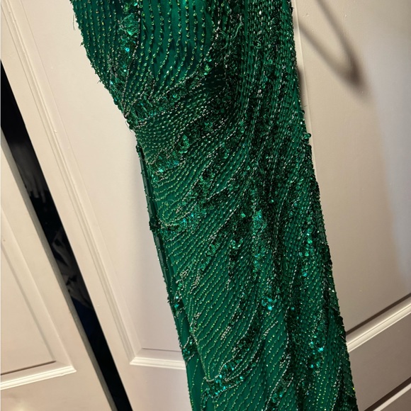 SOLD  Designs Dress Gorgeous Emerald Green size 10/fits M - Picture 8 of 9